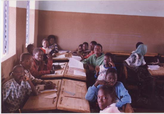 Aide aux écoliers du Burkina Faso (dont de bureaux et fournitures)