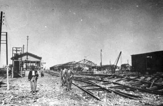 Dépôt SNCF de Portes détruite lors des bombardements américains d'août 1944